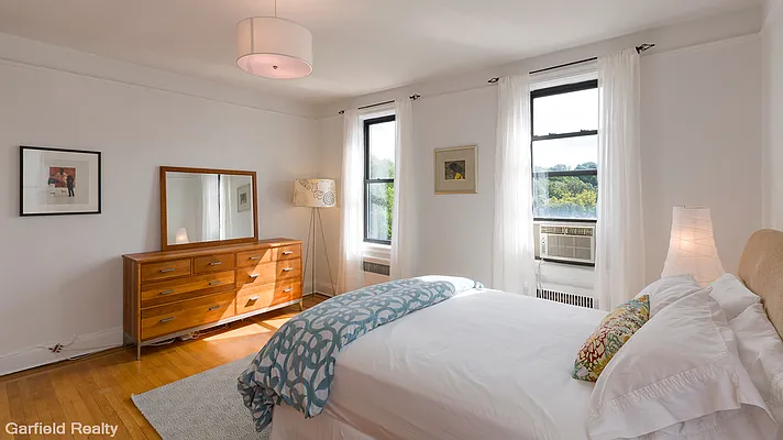 Sold by Garfield Realty  | media 17