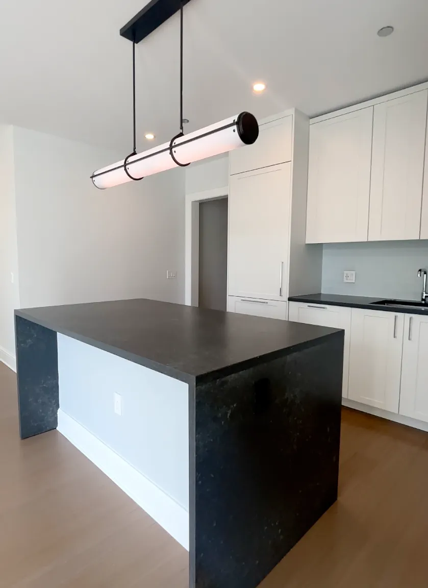 456 E Illinois St — Photo 3