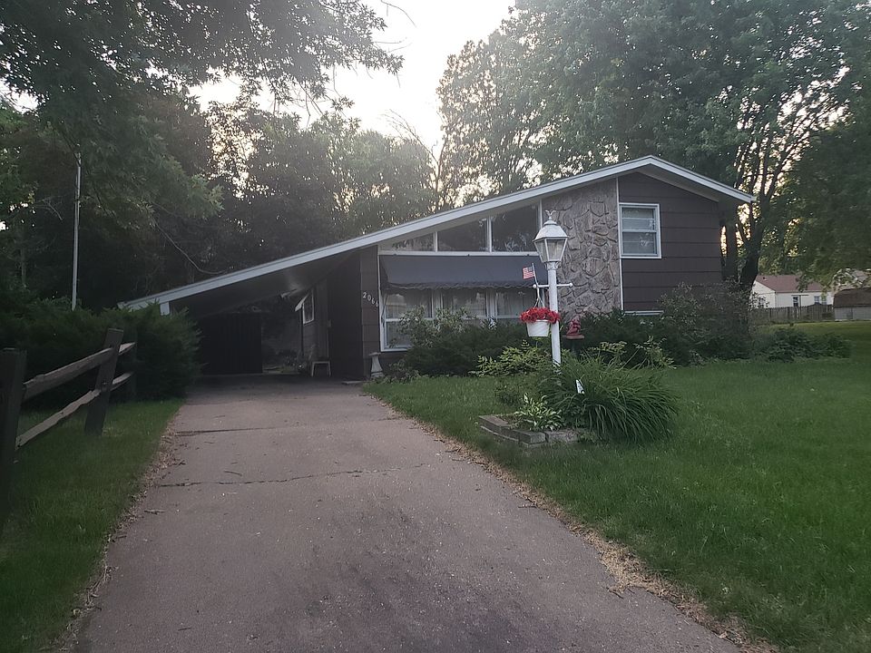 1st image of 2066 38th St