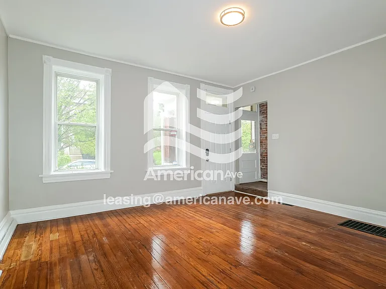 1031599_003_living_room_13889328.jpg