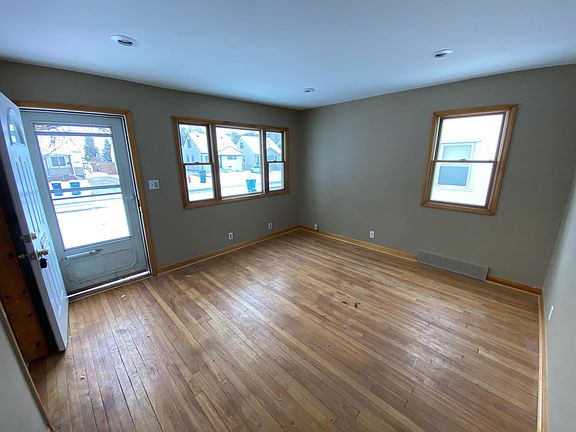 5th image of 2109 Regina Ave