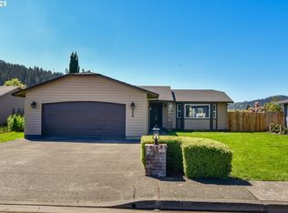208 Valley Ct, Sutherlin, OR