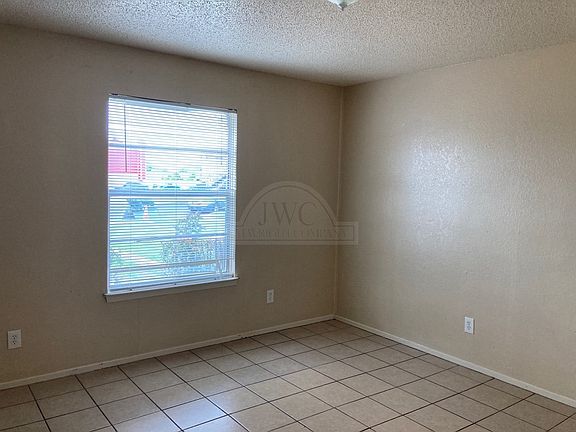 3rd image of 1104 Eastside Dr APT A