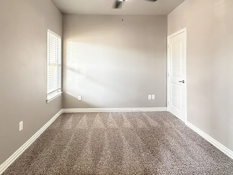Willow Creek Apartments — Photo 11