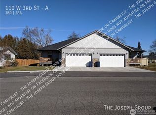 110 W 3rd St #A, Everson, WA 98247