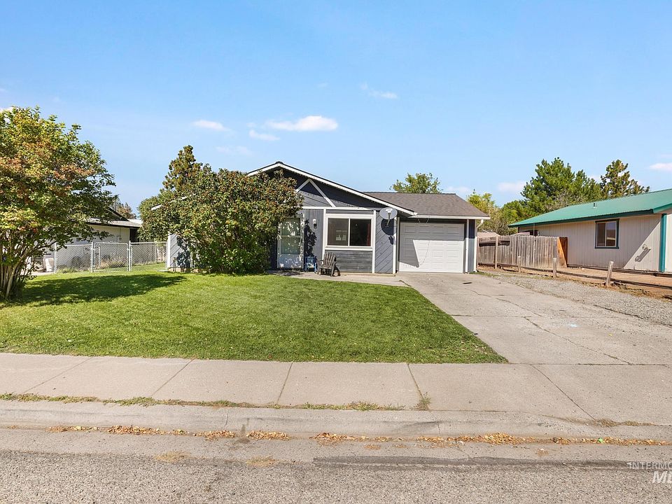 1st image of 818 19th Ave E
