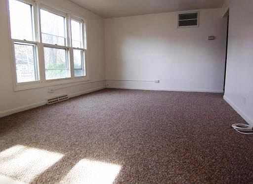 4th image of 213 E Willow Dr