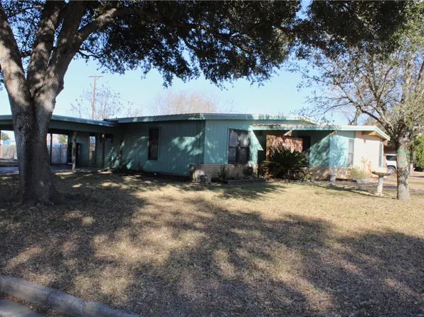 740 Santa Clara Dr, Kingsville, TX 78363