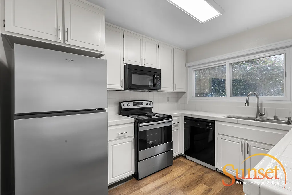 3 bed, 2.5 bath, 1516 sqft, $3,750 — Photo 4