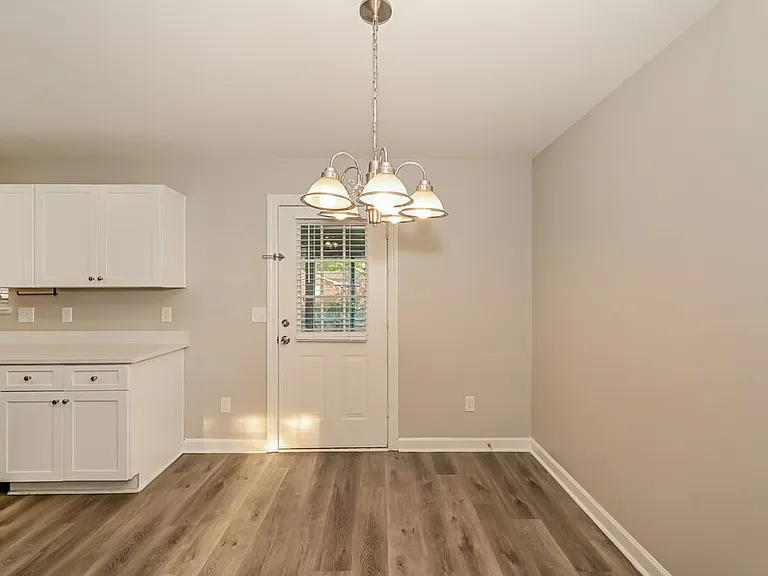 407 Cindi Ct — Photo 5
