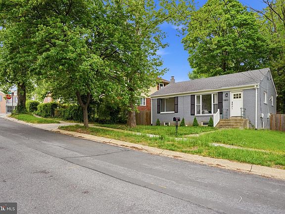 3rd image of 10813 Jewett St