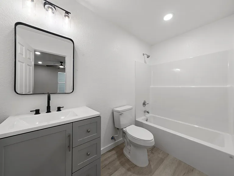 1909 Sanger Ave — Photo 15