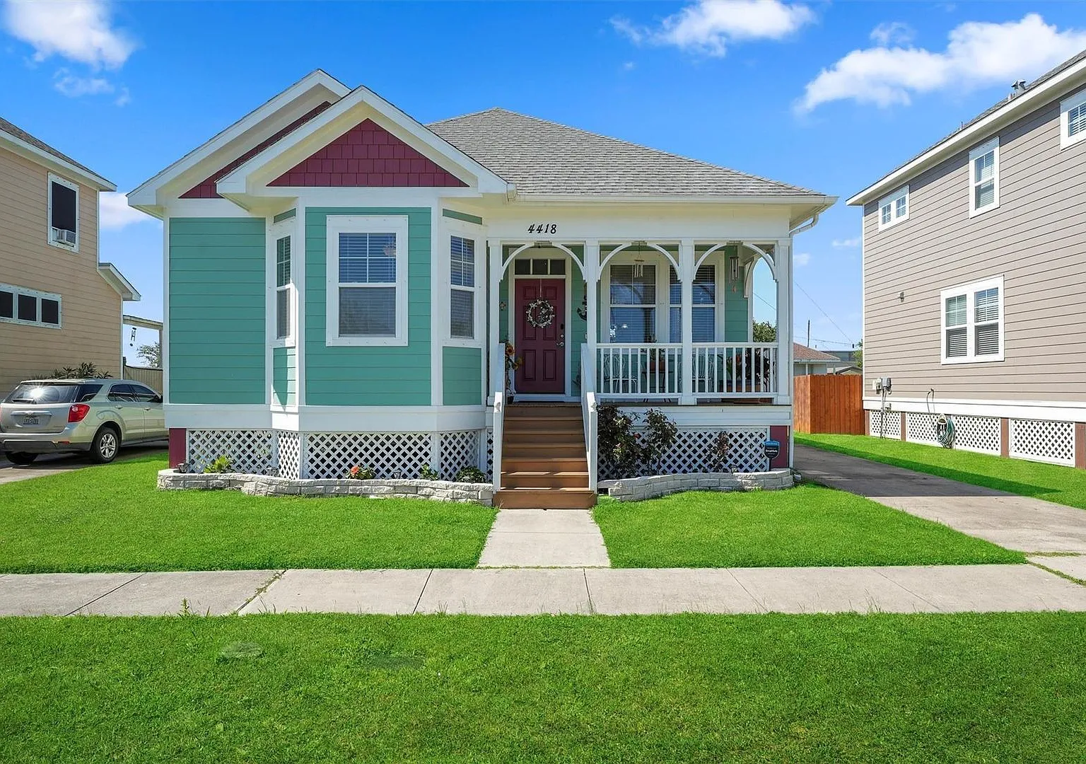 Welcome to your dream home in the heart of The Oaks! — Photo 1