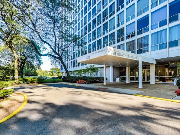 601 E 32nd St APT 210, Chicago, IL 60616