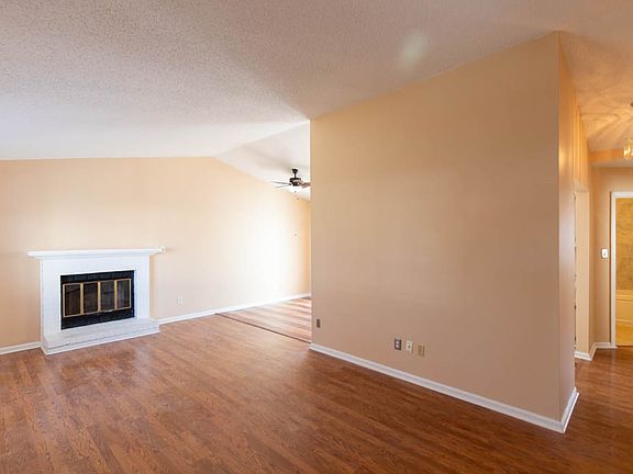 3rd image of 1025 Glen Willow Dr
