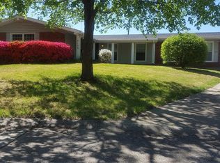 3155 Classic Dr, Florissant, MO 63033