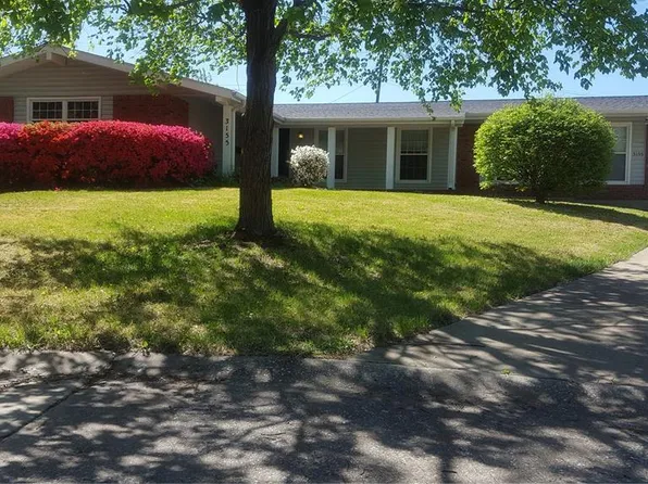 3155 Classic Dr, Florissant, MO 63033