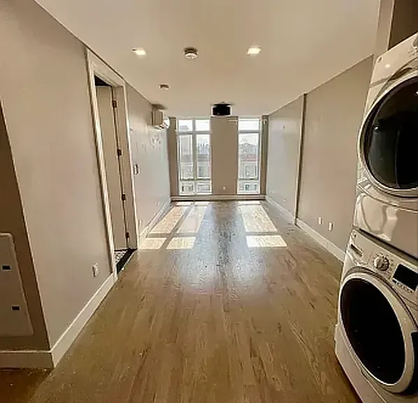 615 E 17th St #4M — Photo 2