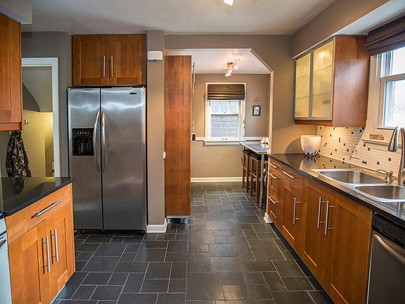 3rd image of 2376 Northland Avenue