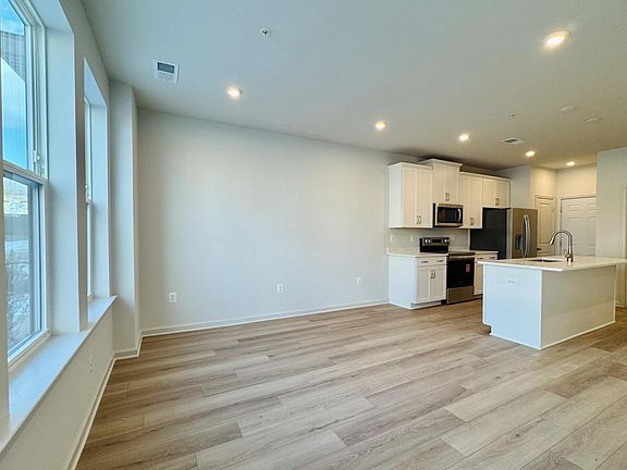 Harridan G family room