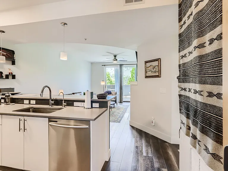 4650 Holiday Dr #203 — Photo 9