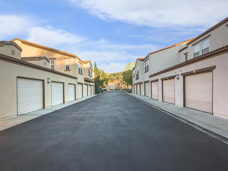 Laurel Canyon Apartment Homes — Photo 16