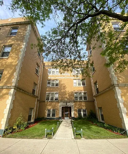 5230 N Rockwell St #2 Photo 1