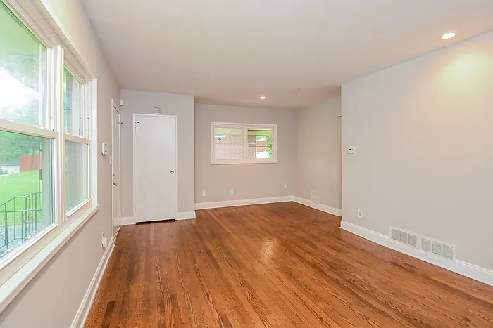 2712 Cherry Laurel Ln SW — Photo 5