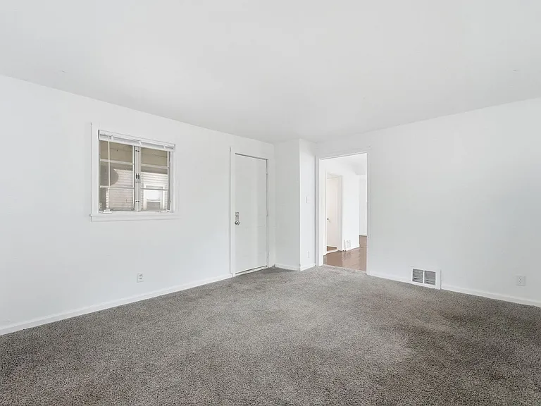 4029 Weisser Park Ave — Photo 8