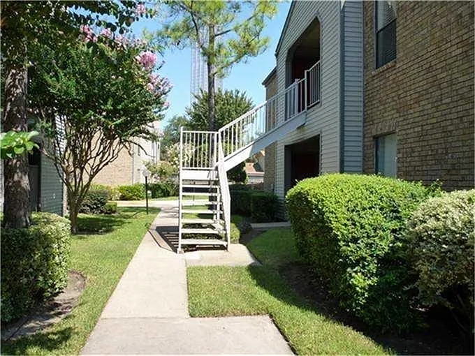 1 bed, 1.0 bath, 797 sqft, $1,150 — Photo 2