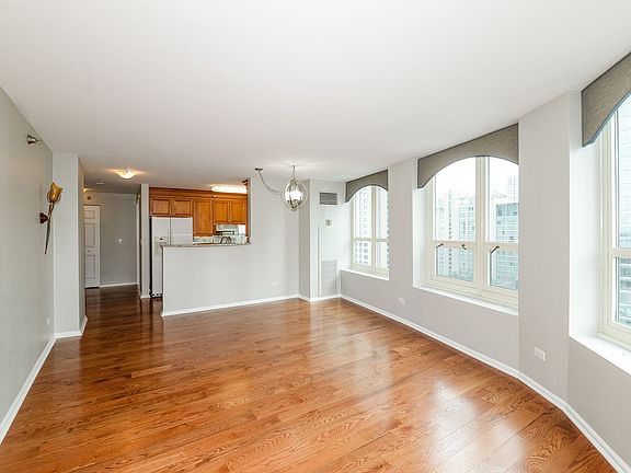 4th image of 345 N La Salle Dr APT 2406