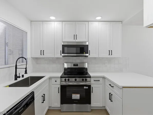 2341 Wooster Cir Unit B, Las Vegas, NV 89108