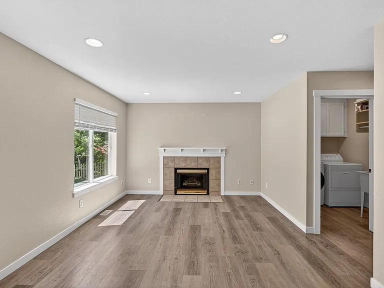 1574 SE Nylace Ln — Photo 17