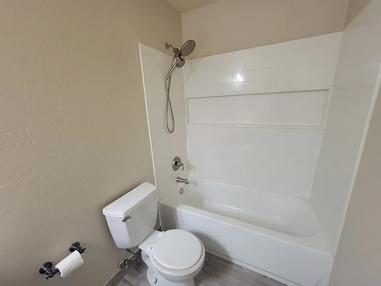 2nd Upstairs Bathroom