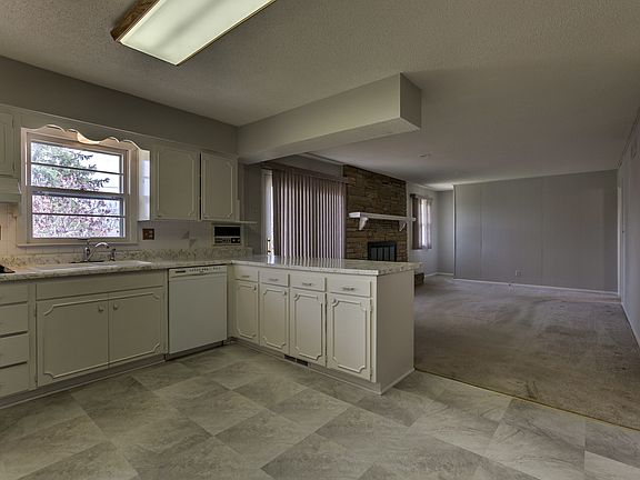 4th image of 1406 NE 77th St