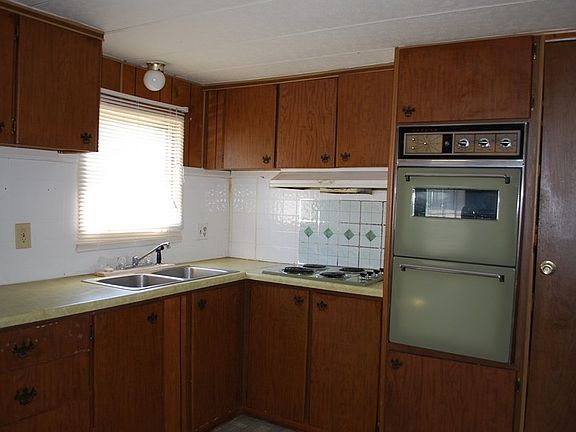 3rd image of 133 Nicholas Dr