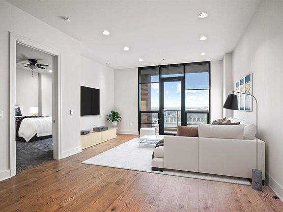 2nd image of 3100 W 7th St APT 609