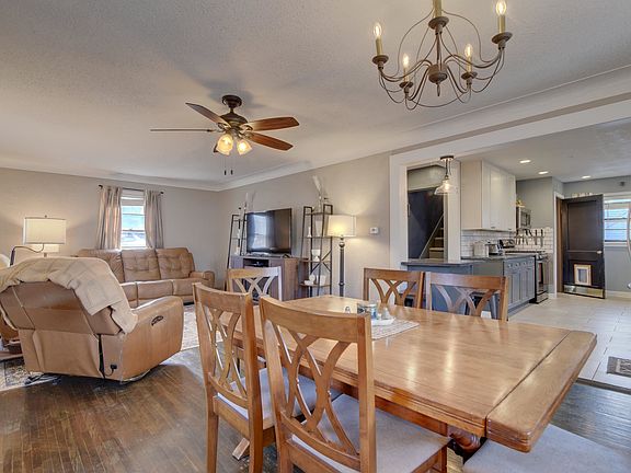 3rd image of 14 Briar Place Dr