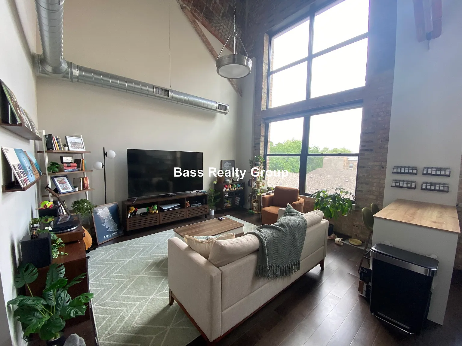 2 bed, 1.0 bath, $2,550 — Photo 2
