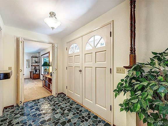 3rd image of 3108 244th Ave NE