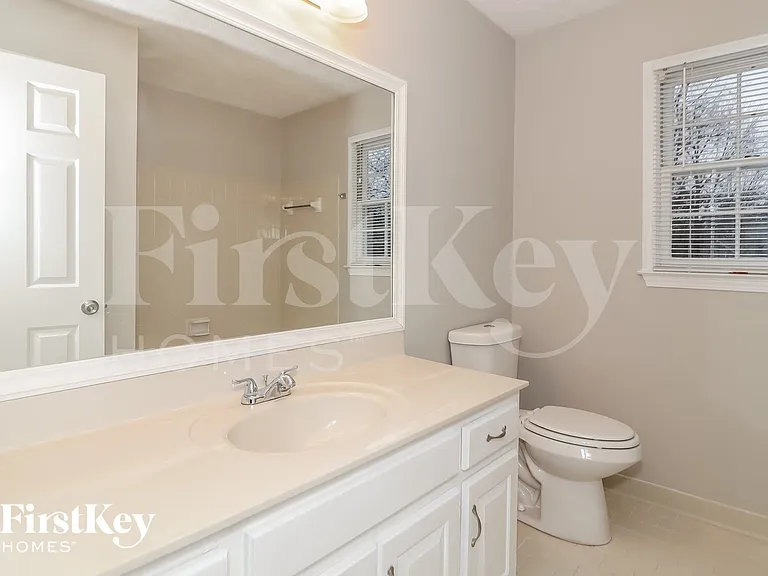2117 Gatwick Dr — Photo 12