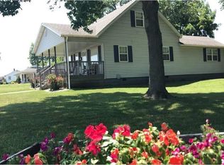 203 E Oak St, Gillespie, IL 62033