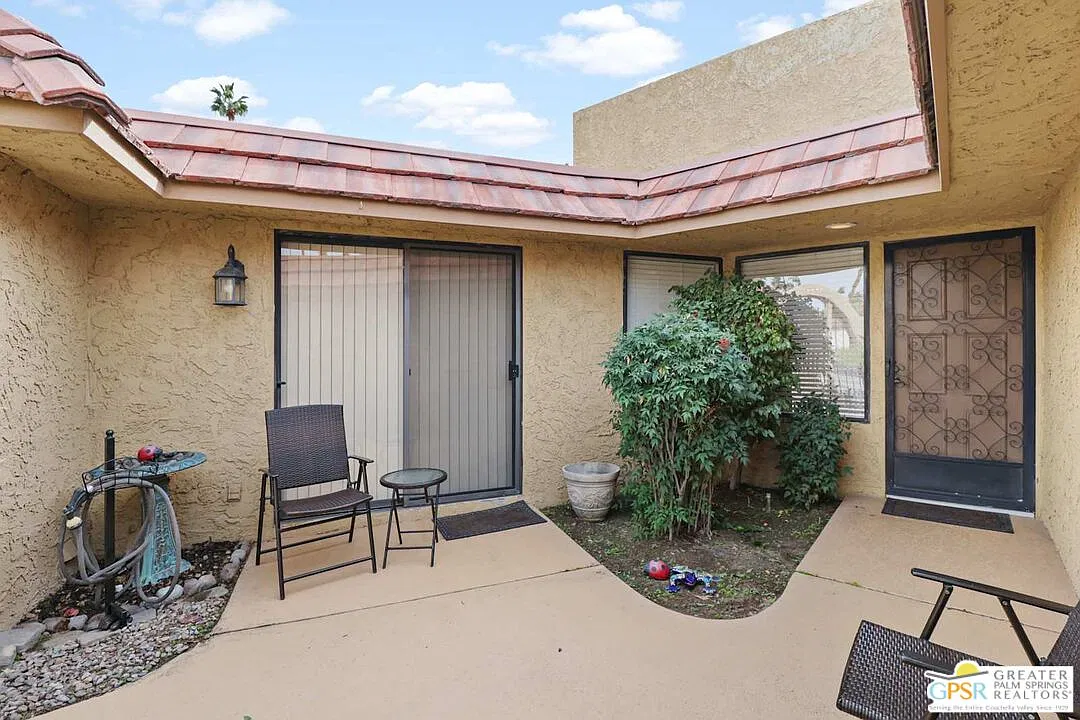 2 bed, 2.0 bath, 1406 sqft, $4,200 — Photo 1