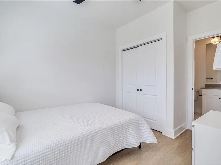 3000 Duval St #102 — Photo 11