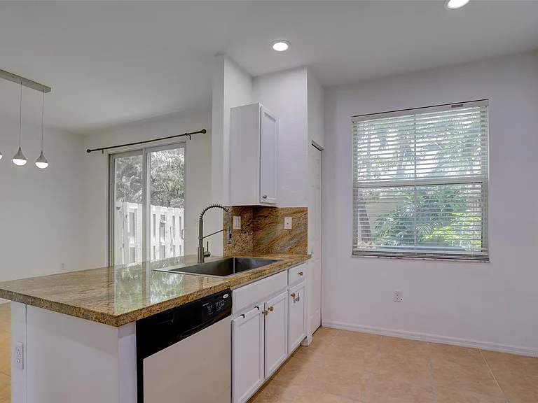 2851 W Prospect Rd #305 — Photo 12