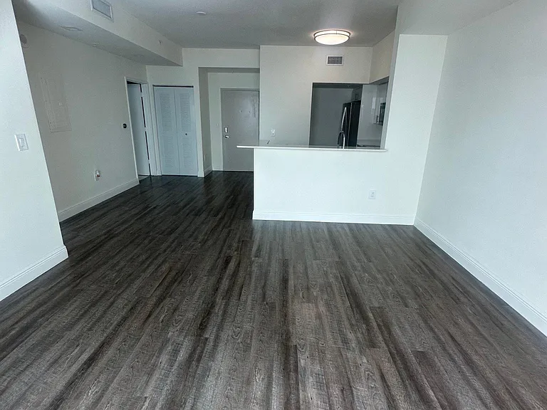 110 SW 13th St #605 — Photo 6
