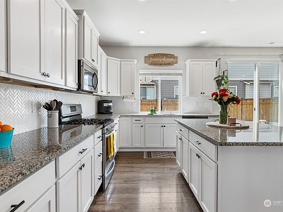 4th image of 13822 185th Avenue E