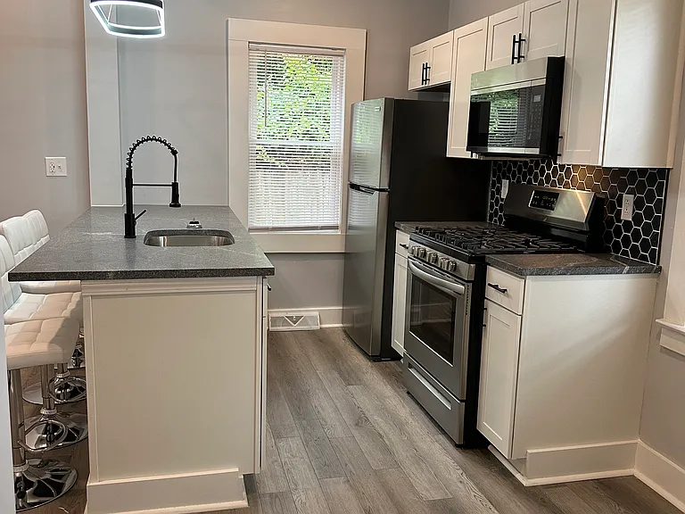 127 Gertrude St #3 — Photo 3