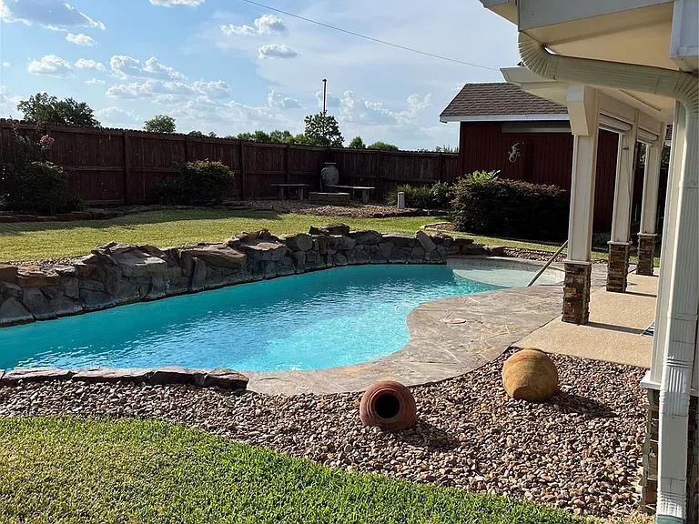 3515 Emerson Dr — Photo 2