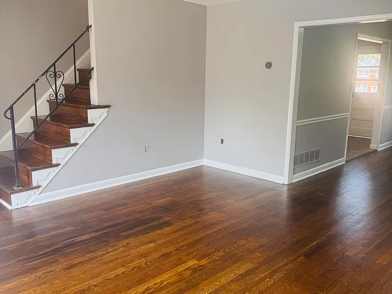2126 Pitney Rd — Photo 2